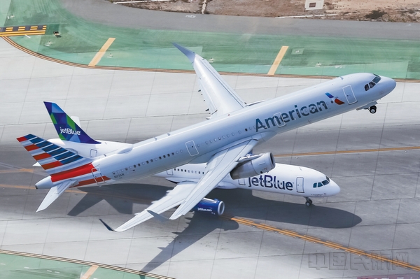 美国航空空客 A321 飞机起飞。.jpg