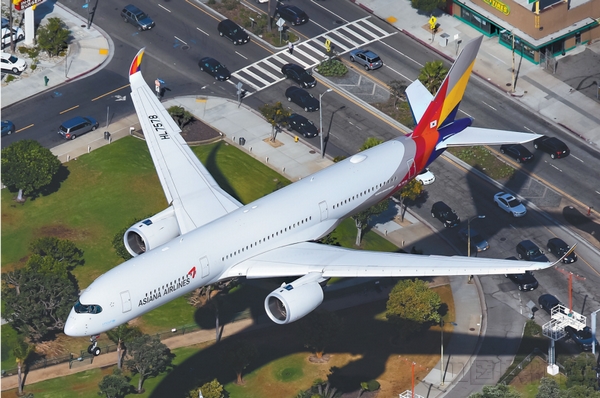 韩亚航空空客 A350-900 飞机即将降落。.jpg 韩亚航空空客 A350-900 飞机即将降落。.jpg