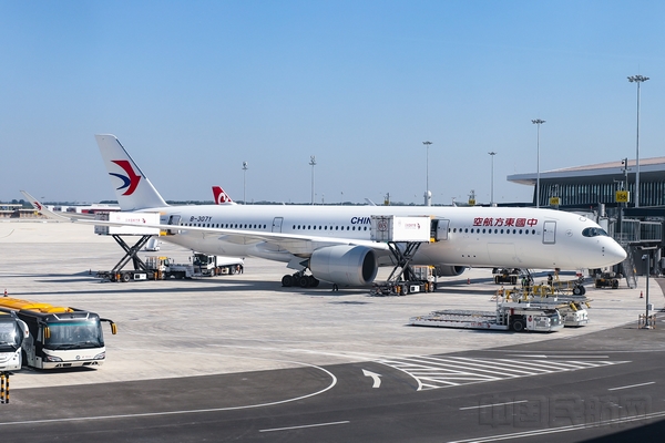 东方航空A350(摄影:沈铨).jpg 东方航空A350(摄影:沈铨).jpg