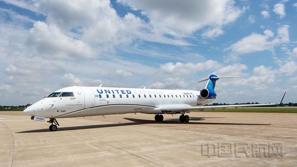 3.美联航新引进的CRJ550飞机04.jpg 3.美联航新引进的CRJ550飞机04.jpg