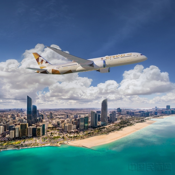 阿提哈德航空波音787梦幻客机飞越阿布扎比.jpg 阿提哈德航空波音787梦幻客机飞越阿布扎比.jpg