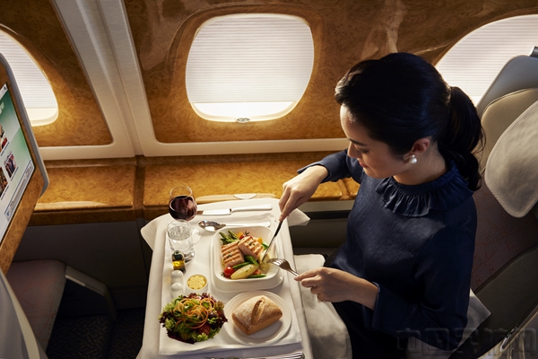 阿联酋航空A380商务舱3.jpg