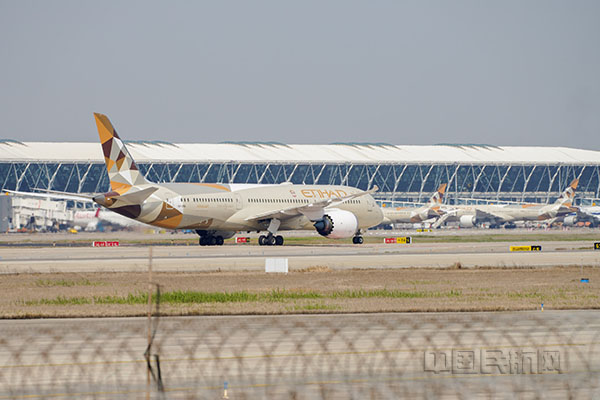 阿提哈德航空多架飞机抵达上海浦东机场(zeajay/摄 阿提哈德航空提供)