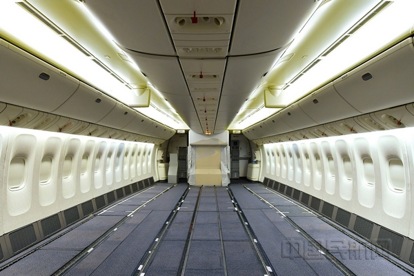 阿联酋航空改装波音777-300er客机经济舱