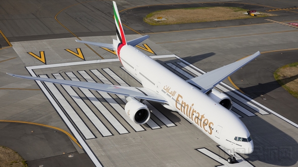 阿联酋航空波音777-300ER客机.jpg 阿联酋航空波音777-300ER客机.jpg