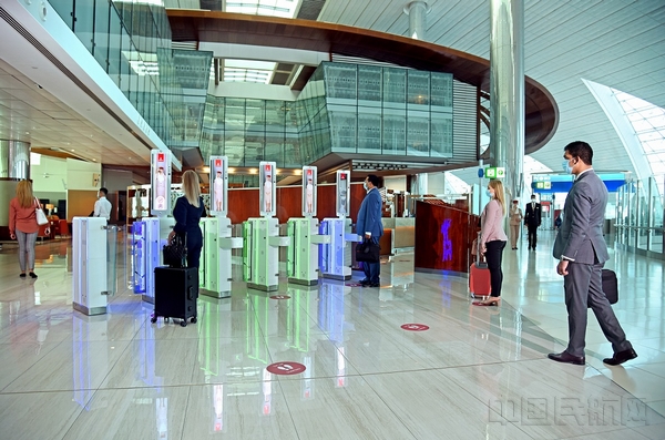 3 阿联酋航空在迪拜机场推出一体化生物识别便捷通道.jpg