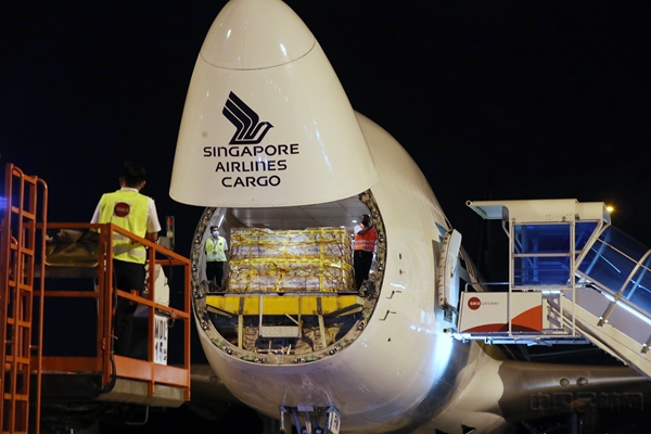 新加坡航空将首批新冠疫苗安全运抵新加坡1.jpg
