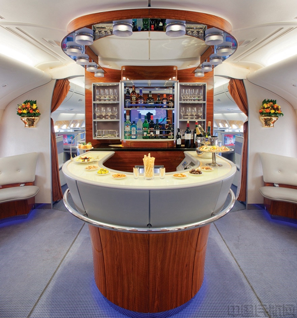 2 阿联酋航空首架退役A380客机将在阿联酋回收再利用.jpg