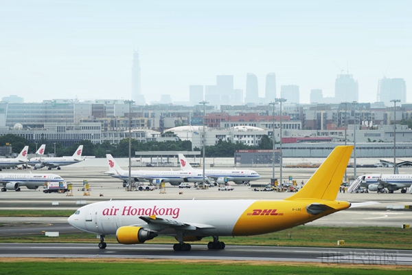 新闻图片(2):DHL快递升级成都至香港航线机型至A300全货机2