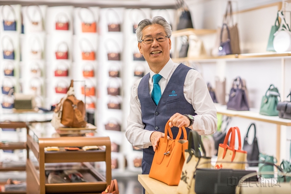 能为购物旅客提供中文服务的陪同人员-汉莎供图10