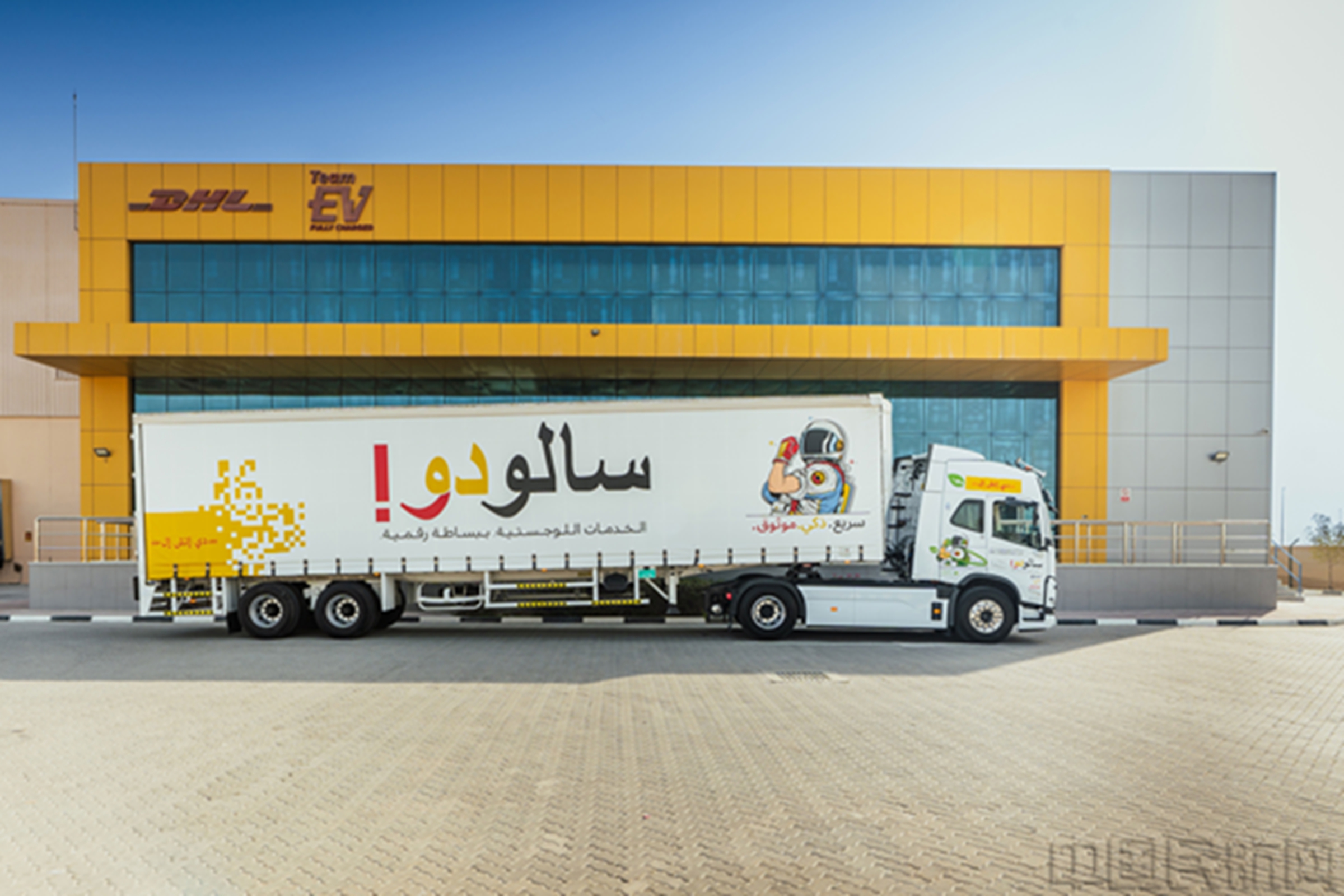新闻图片(1):DHL迪拜电动车枢纽与电动卡车