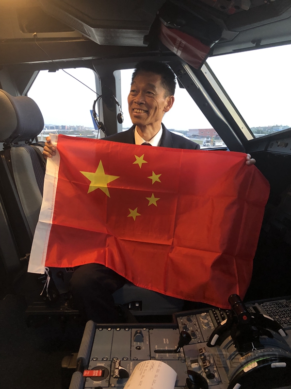 "自动驾驶仪"的40个春秋—记东航五星机长张忠兴