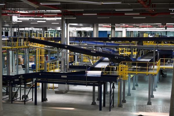 联邦快递国际快件和货运中心的分拣区 FedEx Shanghai Express and Cargo Hub Sorting_2.jpg 联邦快递国际快件和货运中心的分拣区 FedEx Shanghai Express and Cargo Hub Sorting_2.jpg