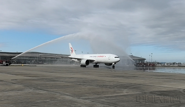 连接沪渝的全货机航线已经开通-东航物流供图