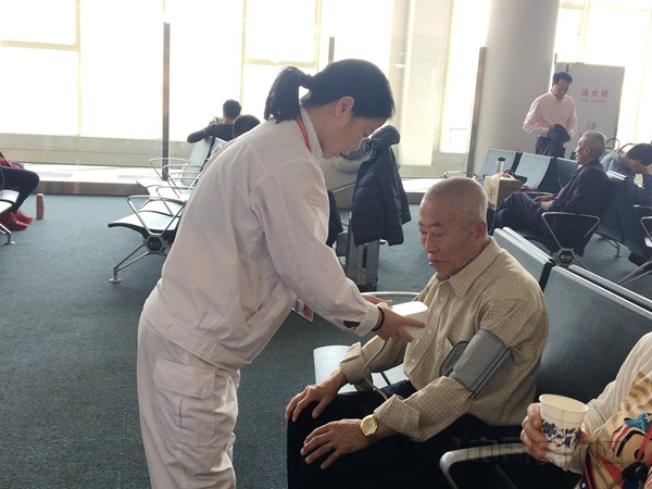 让爱流动：2018年春运期间美兰机场推出“流动医疗站”服务1_副本.jpg