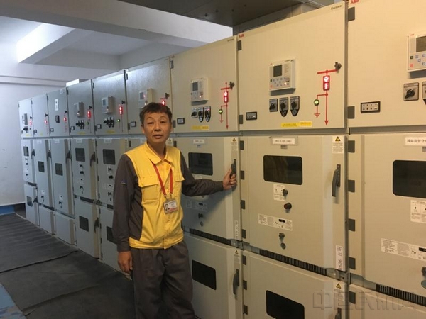 春运进行时:美兰机场心脏的“守护者”——吴海生.jpg 春运进行时:美兰机场心脏的“守护者”——吴海生.jpg