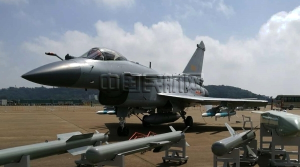 2016年10月26日，歼十飞抵珠海，准备参加珠海航展。（朱思平拍摄）