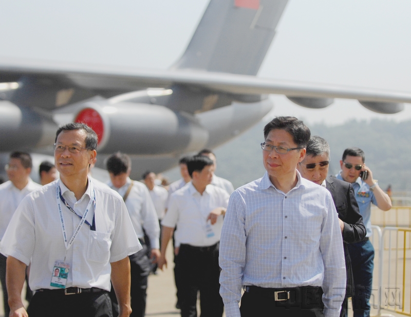 31日王志清副局长视察航展准备工作（赵晓兵拍摄）