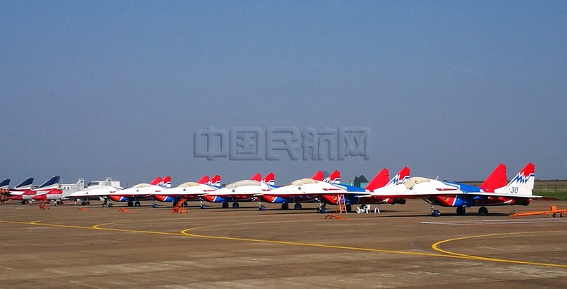 雨燕飞行表演队（赵晓兵拍摄）