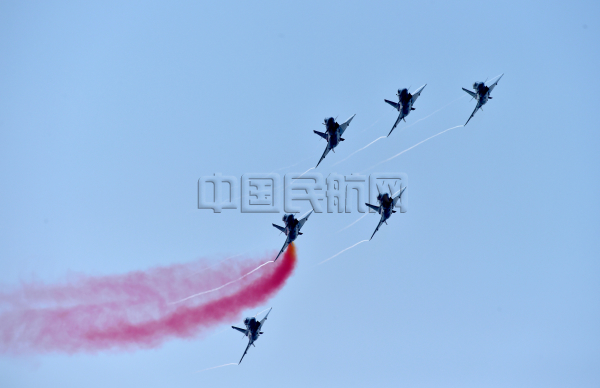 中国空军飞行表演队飞机（赵晓兵拍摄）