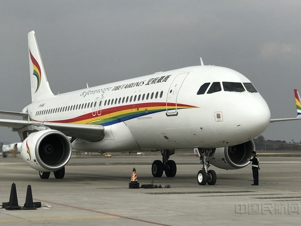 西藏航空空客A320（陈志军/摄）.jpg