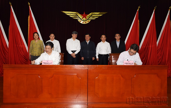 中国民用航空局与中国铁路总公司签署战略合作协议。 (3).jpg