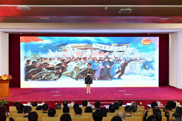 东航青年代表在主题团日活动现场发言-通讯员吴双桐摄.jpg